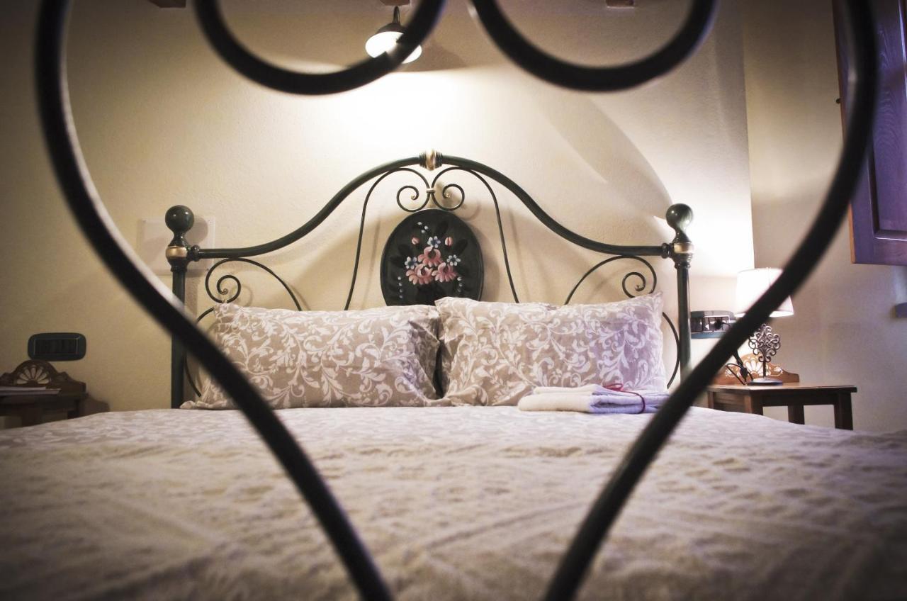 Casa De Ajala - B&B De Charme In Antica Dimora Totalmente Ristrutturata E Dotata Di Tutti I Confort Bagni Privati Spazio Living Patio Esterno Ambienti Climatizzati Degustazioni Prodotti Locali Làconi Eksteriør billede