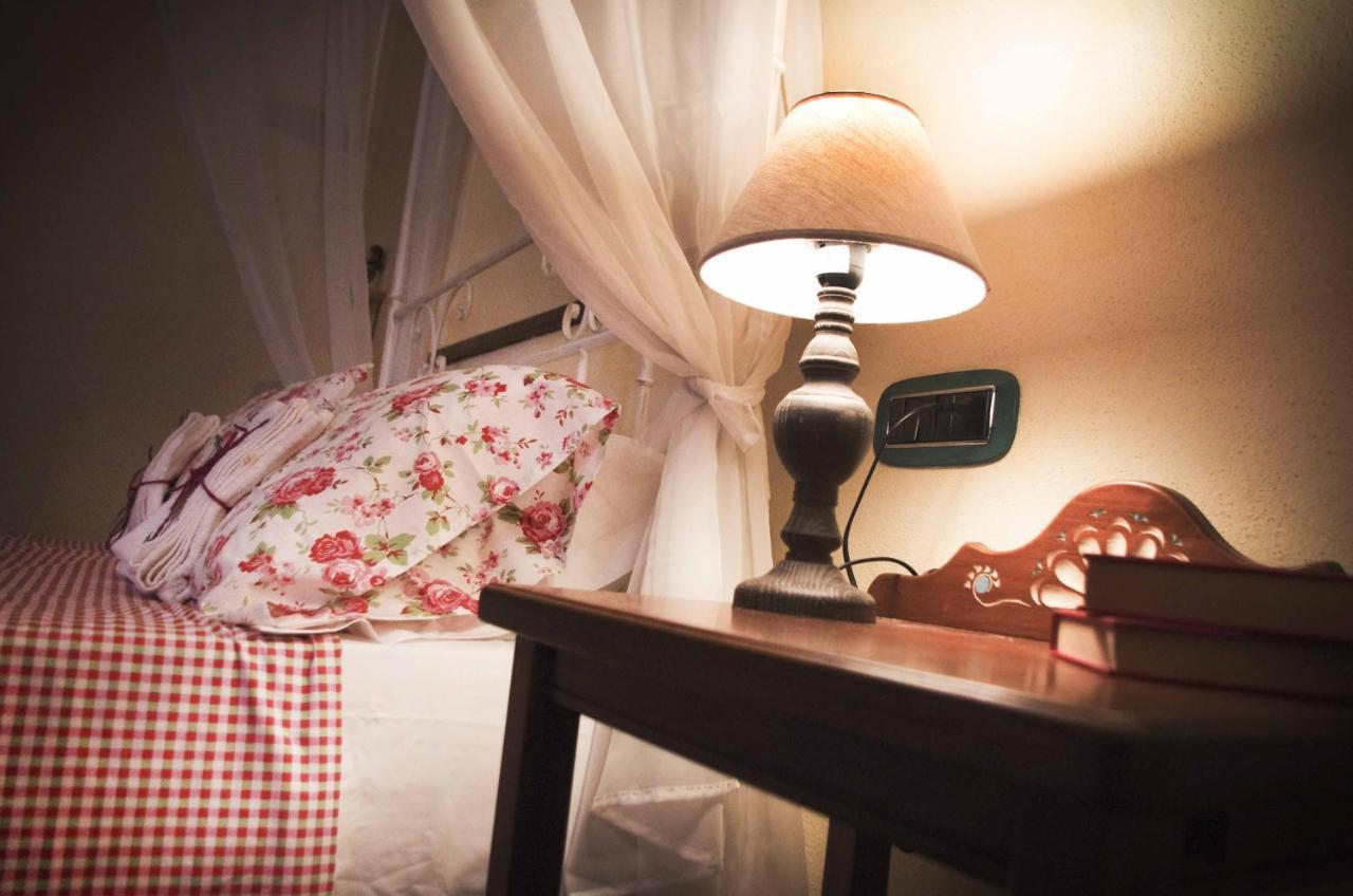 Casa De Ajala - B&B De Charme In Antica Dimora Totalmente Ristrutturata E Dotata Di Tutti I Confort Bagni Privati Spazio Living Patio Esterno Ambienti Climatizzati Degustazioni Prodotti Locali Làconi Eksteriør billede