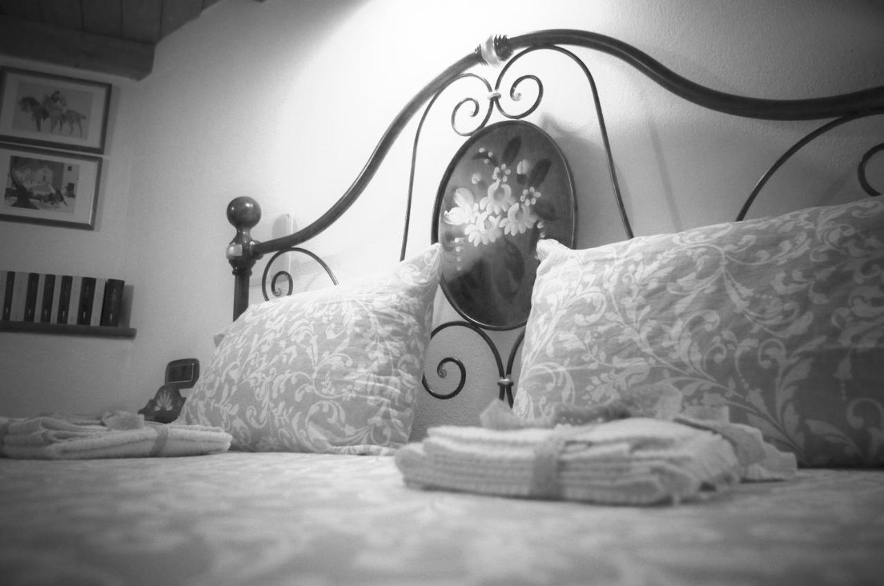 Casa De Ajala - B&B De Charme In Antica Dimora Totalmente Ristrutturata E Dotata Di Tutti I Confort Bagni Privati Spazio Living Patio Esterno Ambienti Climatizzati Degustazioni Prodotti Locali Làconi Eksteriør billede