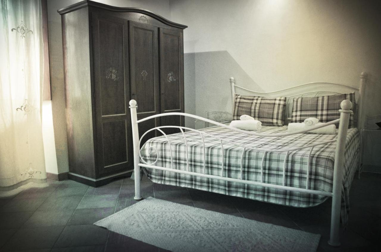 Casa De Ajala - B&B De Charme In Antica Dimora Totalmente Ristrutturata E Dotata Di Tutti I Confort Bagni Privati Spazio Living Patio Esterno Ambienti Climatizzati Degustazioni Prodotti Locali Làconi Eksteriør billede