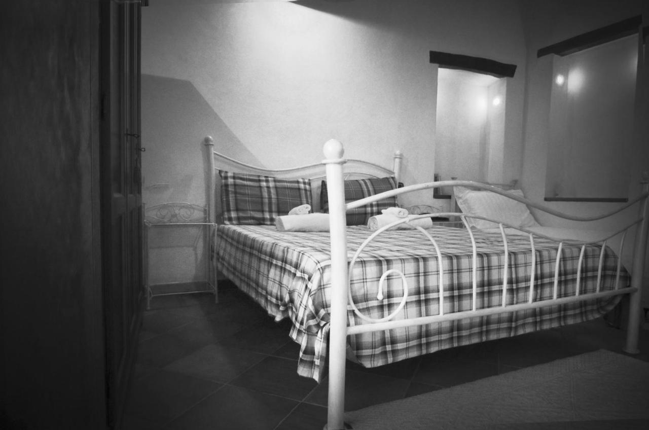 Casa De Ajala - B&B De Charme In Antica Dimora Totalmente Ristrutturata E Dotata Di Tutti I Confort Bagni Privati Spazio Living Patio Esterno Ambienti Climatizzati Degustazioni Prodotti Locali Làconi Eksteriør billede