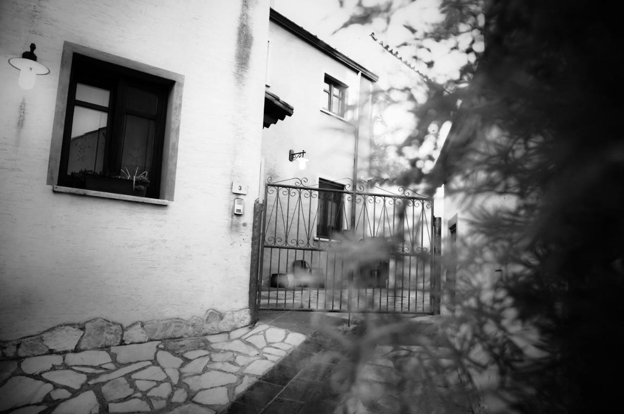 Casa De Ajala - B&B De Charme In Antica Dimora Totalmente Ristrutturata E Dotata Di Tutti I Confort Bagni Privati Spazio Living Patio Esterno Ambienti Climatizzati Degustazioni Prodotti Locali Làconi Eksteriør billede