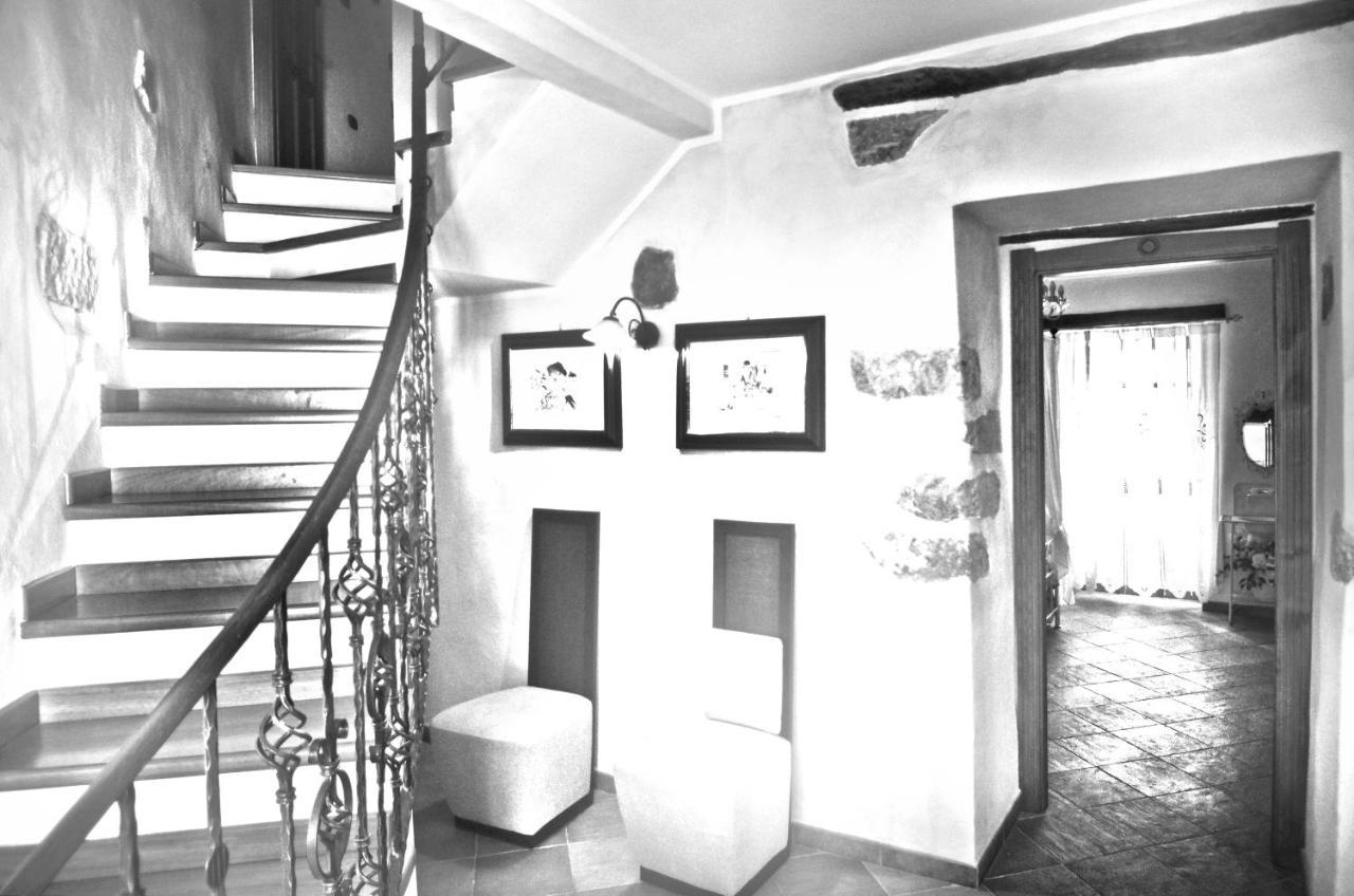 Casa De Ajala - B&B De Charme In Antica Dimora Totalmente Ristrutturata E Dotata Di Tutti I Confort Bagni Privati Spazio Living Patio Esterno Ambienti Climatizzati Degustazioni Prodotti Locali Làconi Eksteriør billede