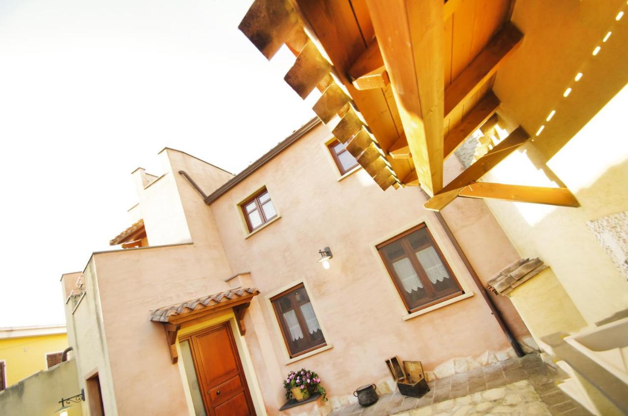 Casa De Ajala - B&B De Charme In Antica Dimora Totalmente Ristrutturata E Dotata Di Tutti I Confort Bagni Privati Spazio Living Patio Esterno Ambienti Climatizzati Degustazioni Prodotti Locali Làconi Eksteriør billede