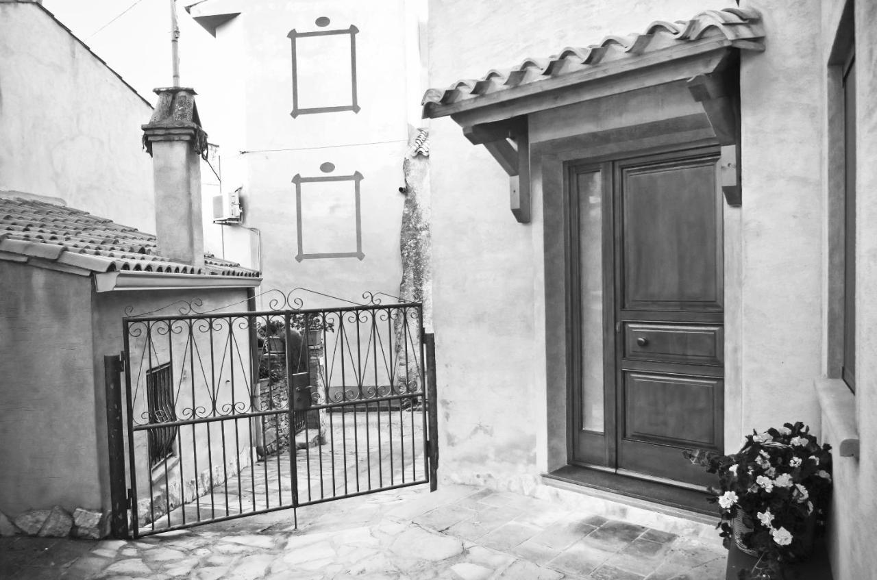 Casa De Ajala - B&B De Charme In Antica Dimora Totalmente Ristrutturata E Dotata Di Tutti I Confort Bagni Privati Spazio Living Patio Esterno Ambienti Climatizzati Degustazioni Prodotti Locali Làconi Eksteriør billede