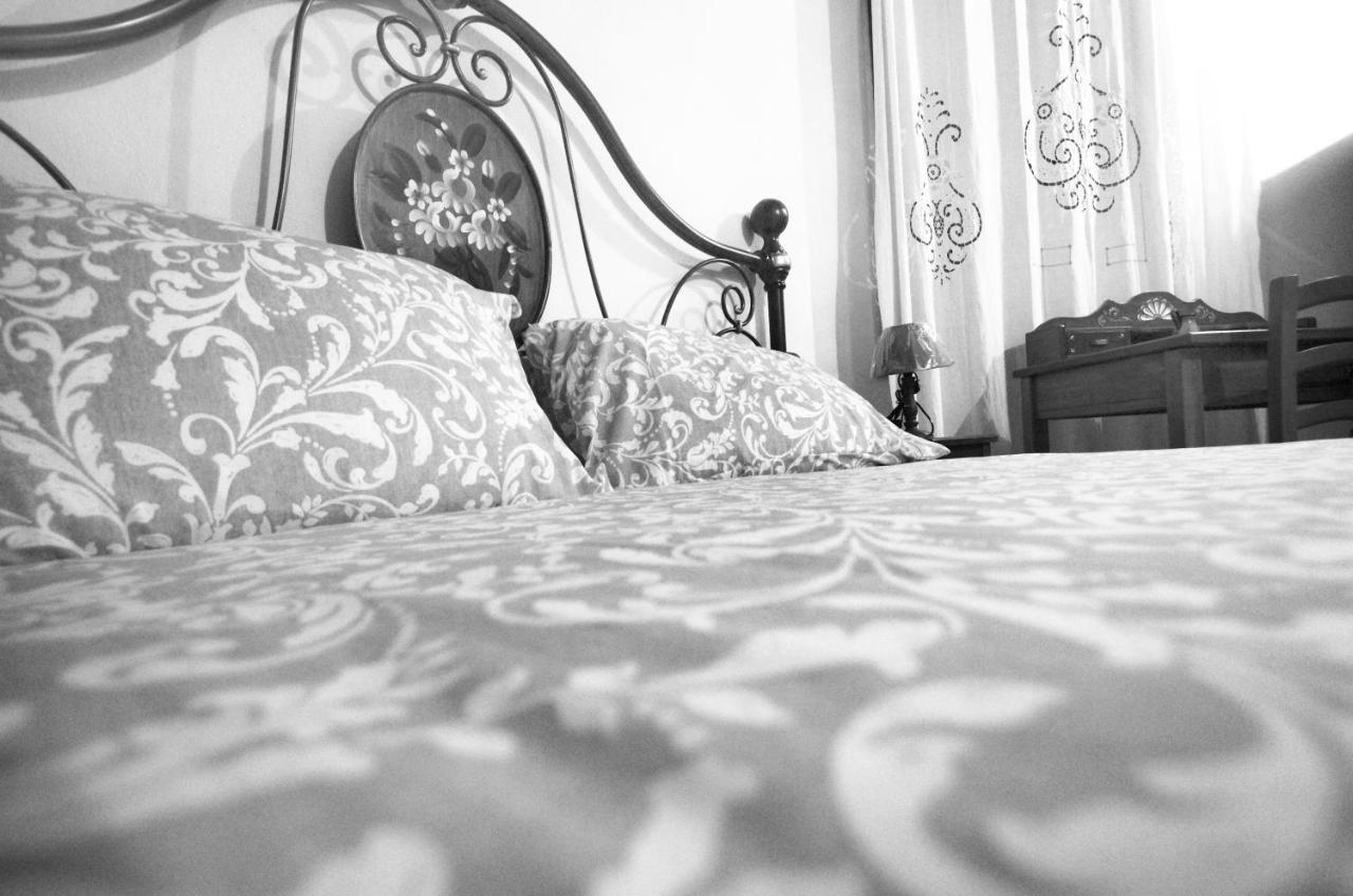 Casa De Ajala - B&B De Charme In Antica Dimora Totalmente Ristrutturata E Dotata Di Tutti I Confort Bagni Privati Spazio Living Patio Esterno Ambienti Climatizzati Degustazioni Prodotti Locali Làconi Eksteriør billede