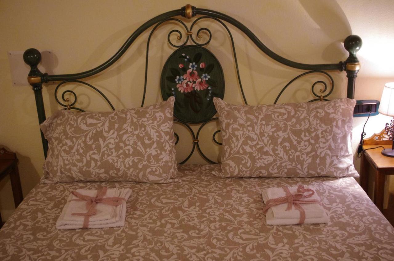 Casa De Ajala - B&B De Charme In Antica Dimora Totalmente Ristrutturata E Dotata Di Tutti I Confort Bagni Privati Spazio Living Patio Esterno Ambienti Climatizzati Degustazioni Prodotti Locali Làconi Eksteriør billede