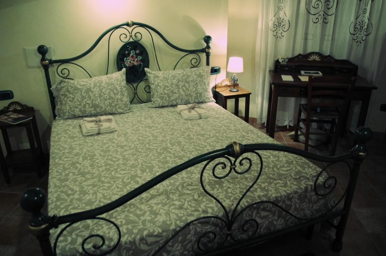 Casa De Ajala - B&B De Charme In Antica Dimora Totalmente Ristrutturata E Dotata Di Tutti I Confort Bagni Privati Spazio Living Patio Esterno Ambienti Climatizzati Degustazioni Prodotti Locali Làconi Eksteriør billede