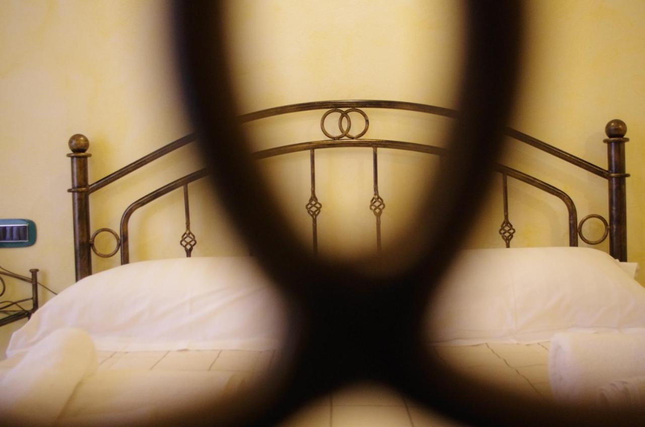 Casa De Ajala - B&B De Charme In Antica Dimora Totalmente Ristrutturata E Dotata Di Tutti I Confort Bagni Privati Spazio Living Patio Esterno Ambienti Climatizzati Degustazioni Prodotti Locali Làconi Eksteriør billede