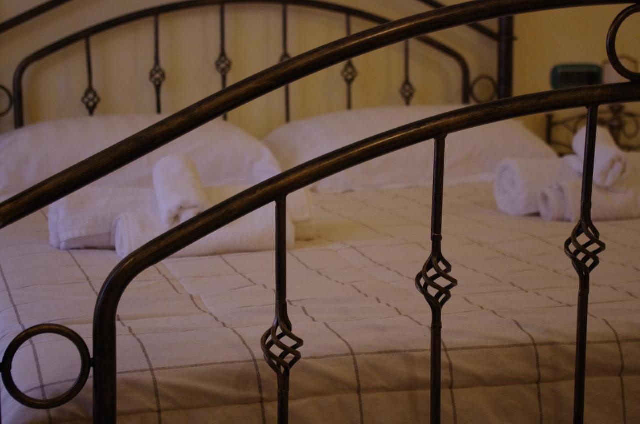 Casa De Ajala - B&B De Charme In Antica Dimora Totalmente Ristrutturata E Dotata Di Tutti I Confort Bagni Privati Spazio Living Patio Esterno Ambienti Climatizzati Degustazioni Prodotti Locali Làconi Eksteriør billede