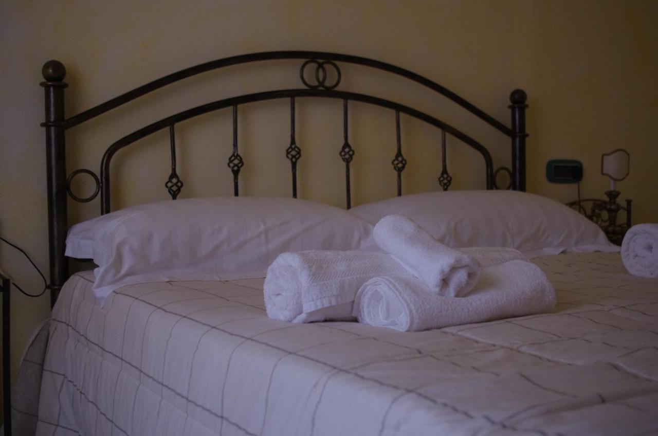 Casa De Ajala - B&B De Charme In Antica Dimora Totalmente Ristrutturata E Dotata Di Tutti I Confort Bagni Privati Spazio Living Patio Esterno Ambienti Climatizzati Degustazioni Prodotti Locali Làconi Eksteriør billede