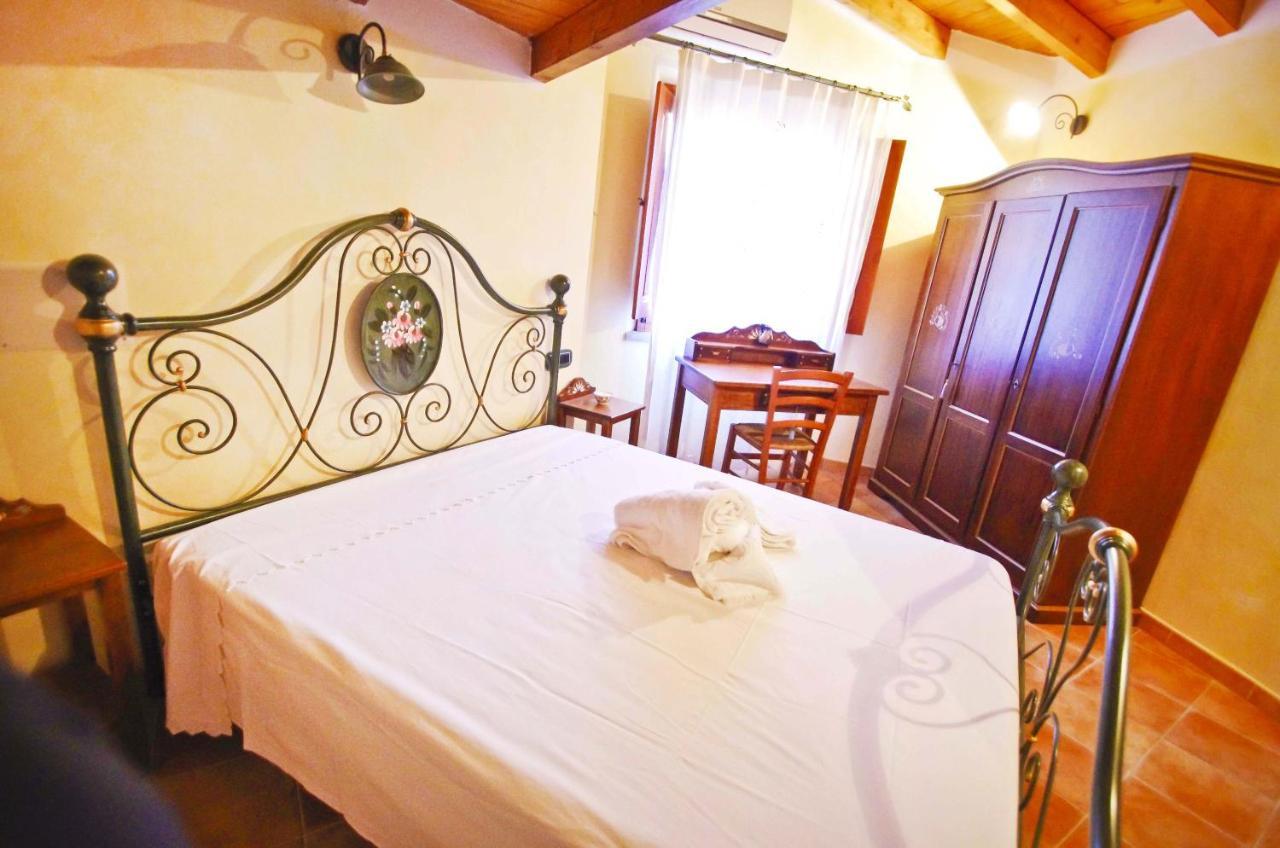 Casa De Ajala - B&B De Charme In Antica Dimora Totalmente Ristrutturata E Dotata Di Tutti I Confort Bagni Privati Spazio Living Patio Esterno Ambienti Climatizzati Degustazioni Prodotti Locali Làconi Eksteriør billede